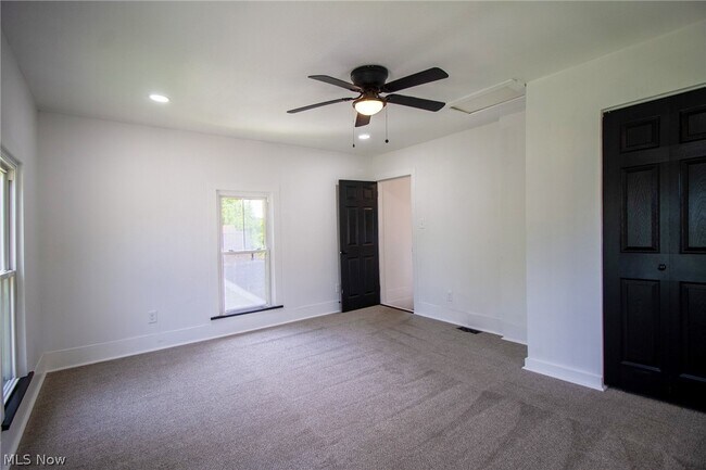 Building Photo - 8210 Maple Ave