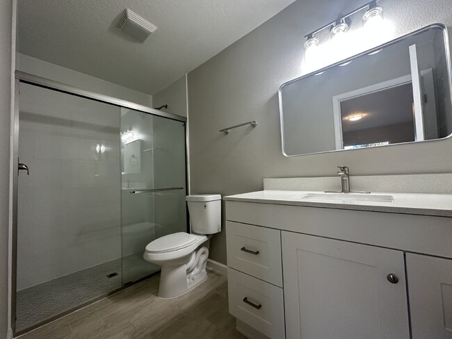 Building Photo - "Spacious 3-Bedroom Duplex Oasis with 2 Fu...