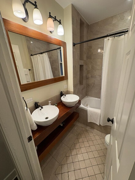 Building Photo - 3238 N Hoyne Ave