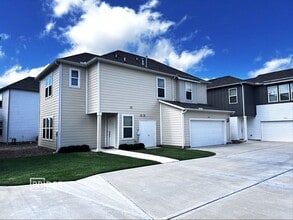 Building Photo - 359 Huisache St