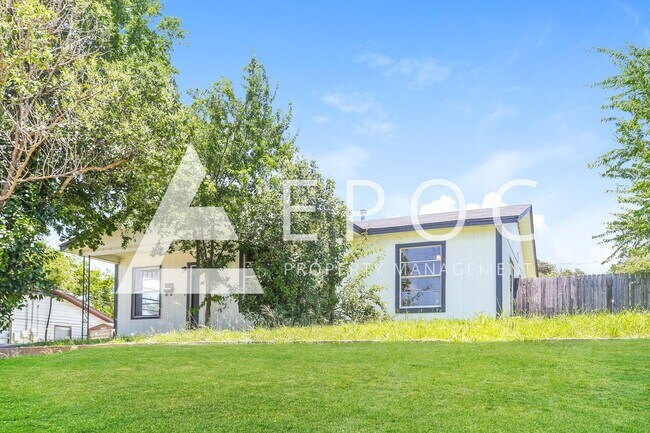 Building Photo - 904 Florence Rd