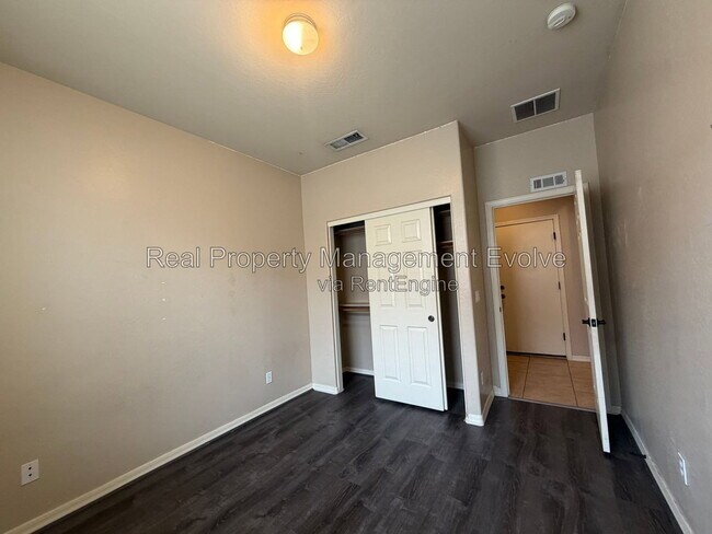 Building Photo - 5640 W Kowalsky Ln