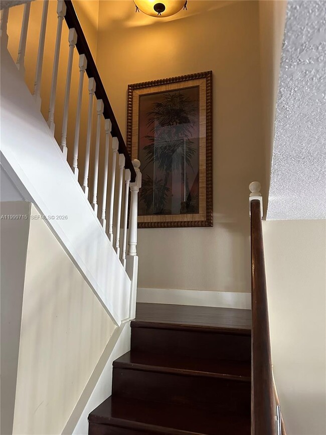 Building Photo - 925 NE 26th Ave