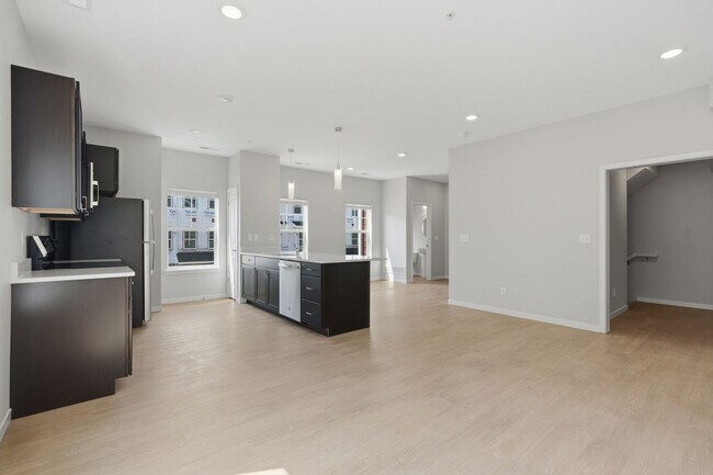 Building Photo - 142 Russ Dr SW