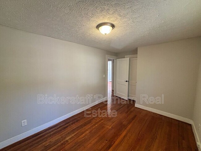 Building Photo - 2218 Camille Dr