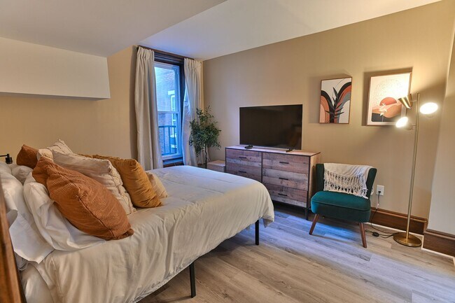 Building Photo - 119 Locust St