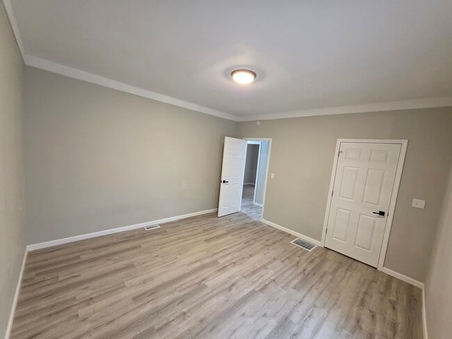 Building Photo - Updated 2 bedroom house for rent
