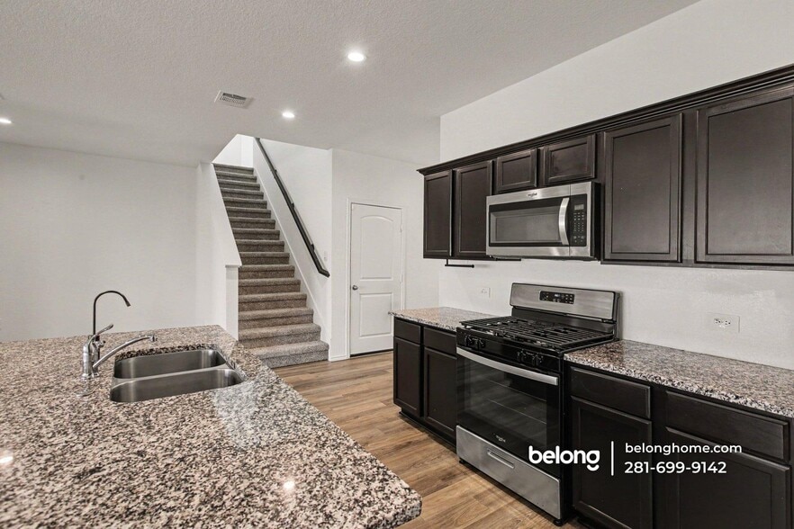 Building Photo - 21427 Hawthorne Pr Dr