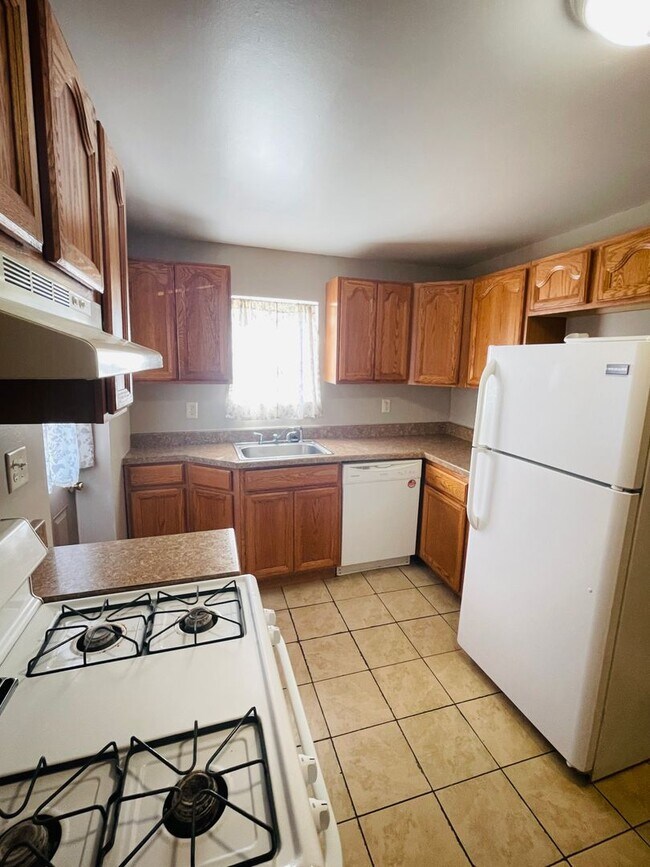 Building Photo - 1721 Middle St