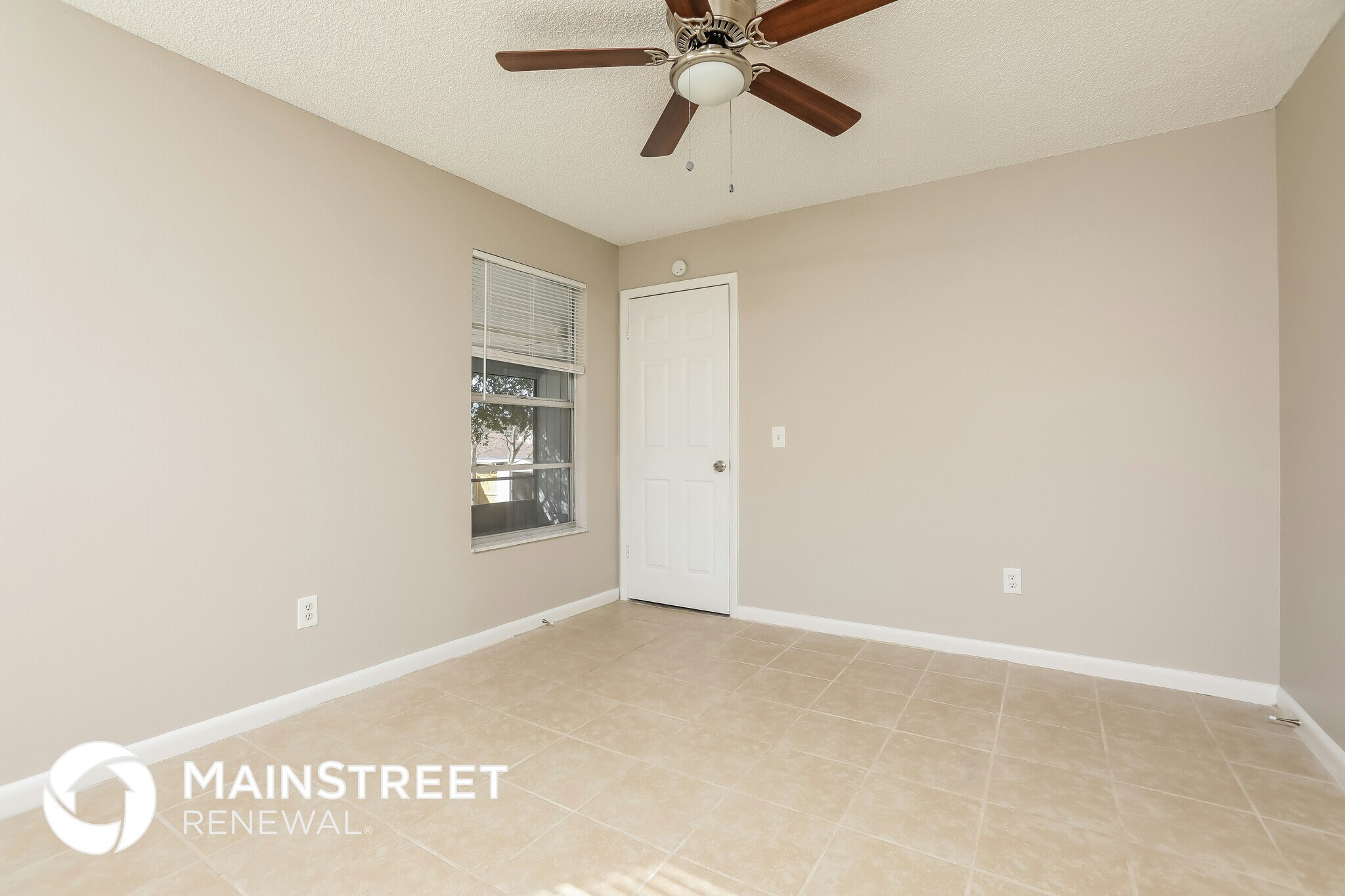 Building Photo - 1830 Hallcrest Dr