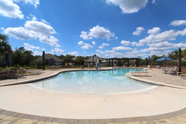 Building Photo - Deer Run 4BR/3BA Home – Solar, Community Pool & ½ Deposit for Active Military