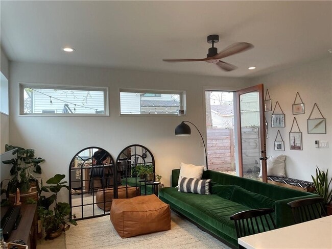 Building Photo - 1806 Haskell St