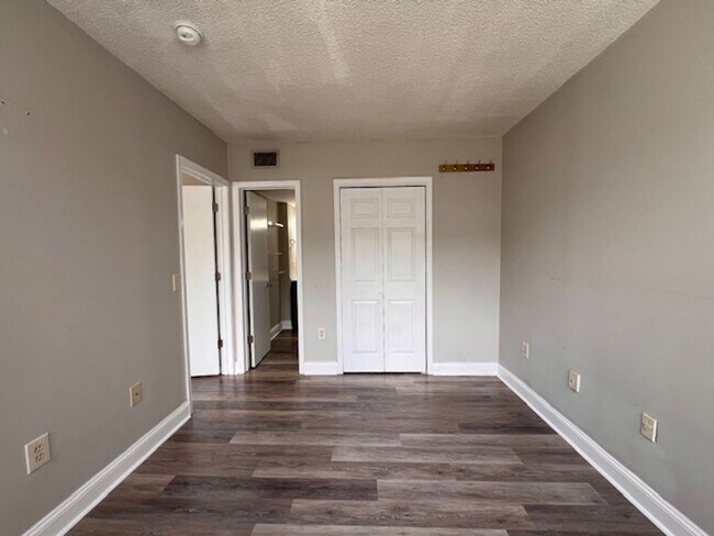 Building Photo - wh311