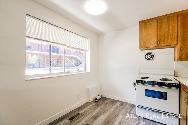 Building Photo - 1363 Emery St W