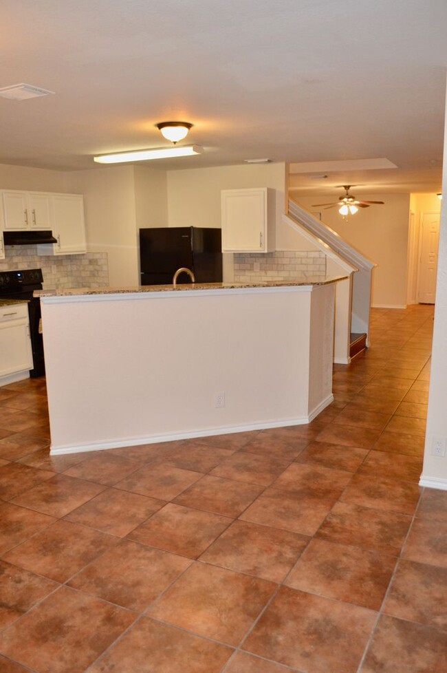 Building Photo - Beautiful remodeled 4 bedroom 2.5 ready to...