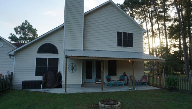 Building Photo - Beautiful home off Knights Academy