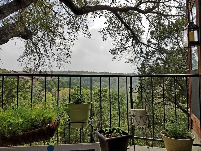 Building Photo - 4711 Spicewood Springs Rd