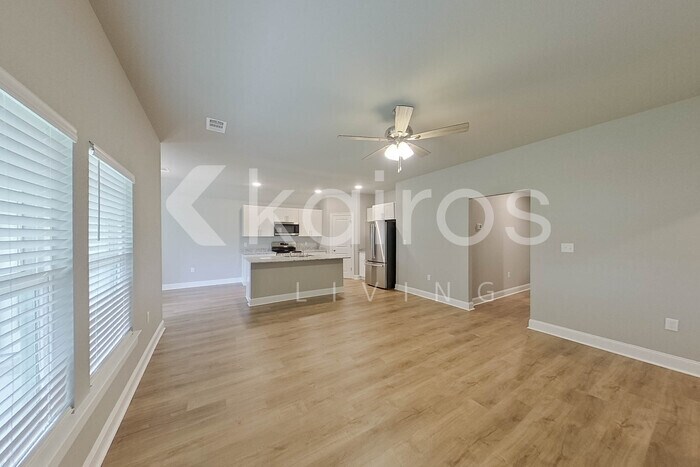 Building Photo - 13790 Pinyon Dr