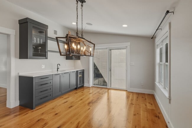 Building Photo - 235 Brook St