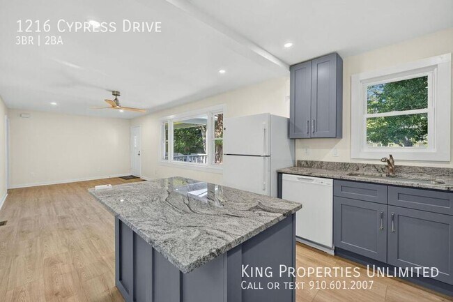 Building Photo - 1216 Cypress Dr