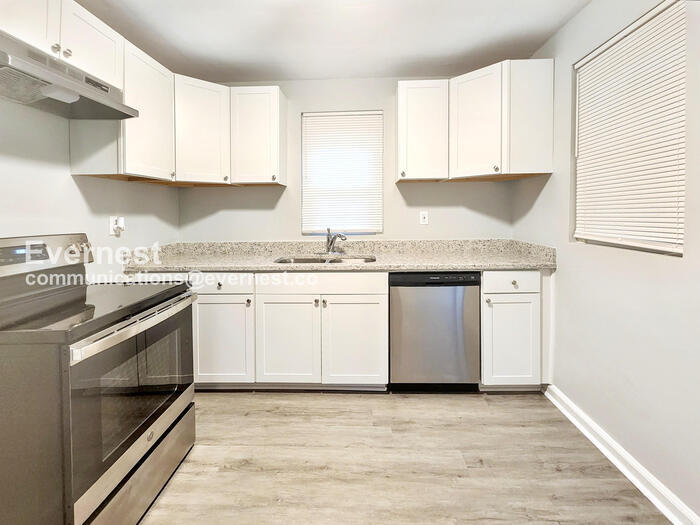 Building Photo - 2672 Northview Ave