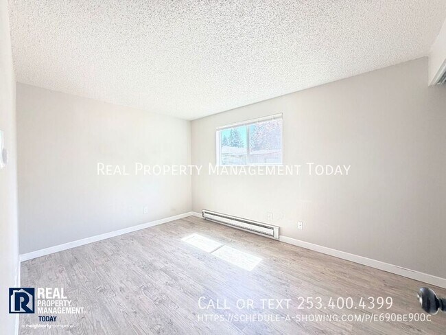 Building Photo - 1410 Josephine Ct SE