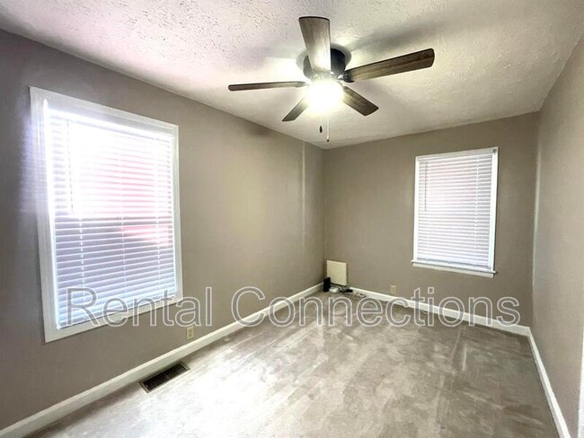 Building Photo - 604 S Carbon St