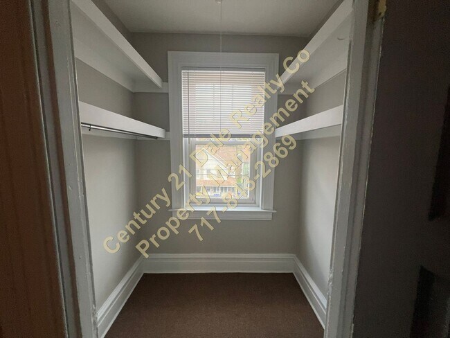 Building Photo - 1414 S George St