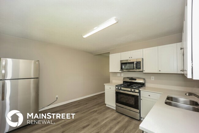 Building Photo - 8904 Channing Dr