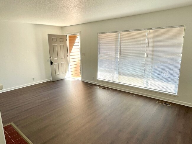 Building Photo - Centennial Neighborhood Fully Remodeled Ranch Home, Secluded Location, Spacious Yard