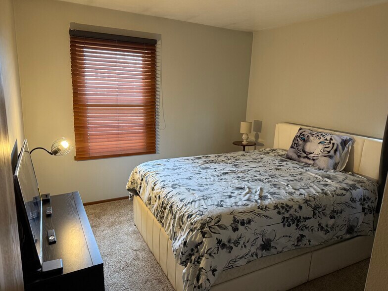 Building Photo - 2225 Yount St