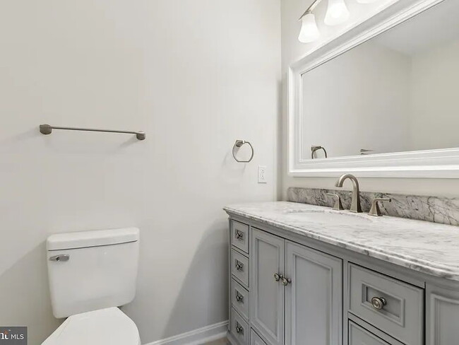 Building Photo - "Charming 3-Bedroom Luray Retreat with Mod...