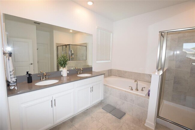 Building Photo - 5055 Hatchineha Ct
