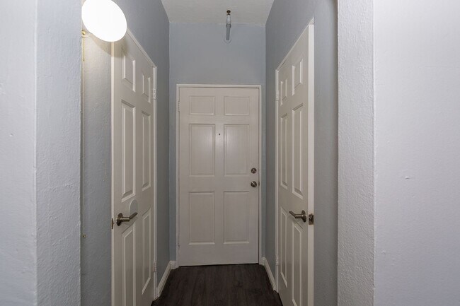 Interior Photo - 636 Chestnut Avenue