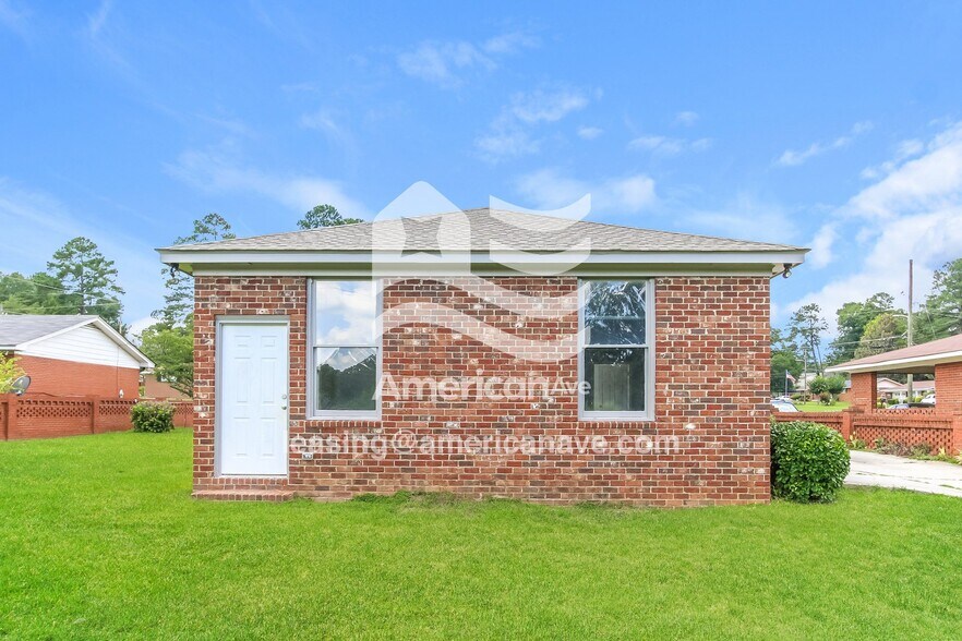 Building Photo - 3006 Eagle Dr