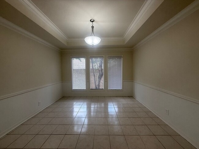 Building Photo - Garden Home