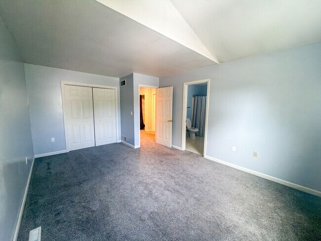 Building Photo - 1636 MacIntosh Way