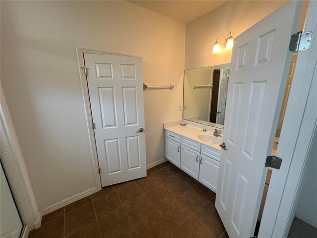 Building Photo - 2529 Rosemont Cir