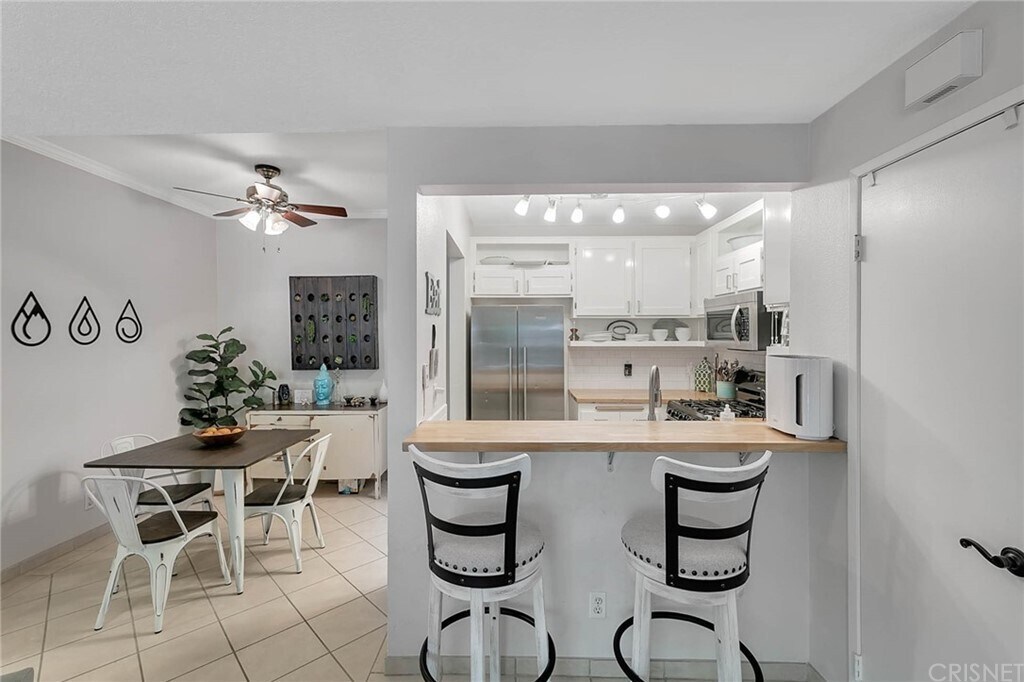 Building Photo - 24105 Del Monte Dr