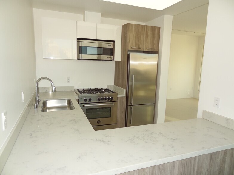 Building Photo - 1868 Van Ness Ave