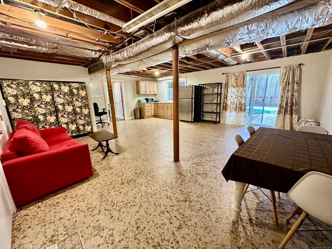 Building Photo - 19 Talcott Mountain Rd