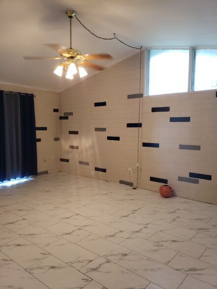 Building Photo - 4359 Montclair Cir E