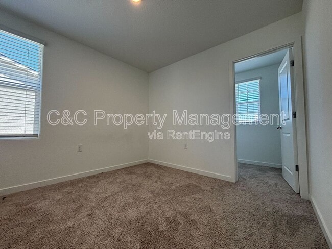 Building Photo - 4127 N Rosalia Ave