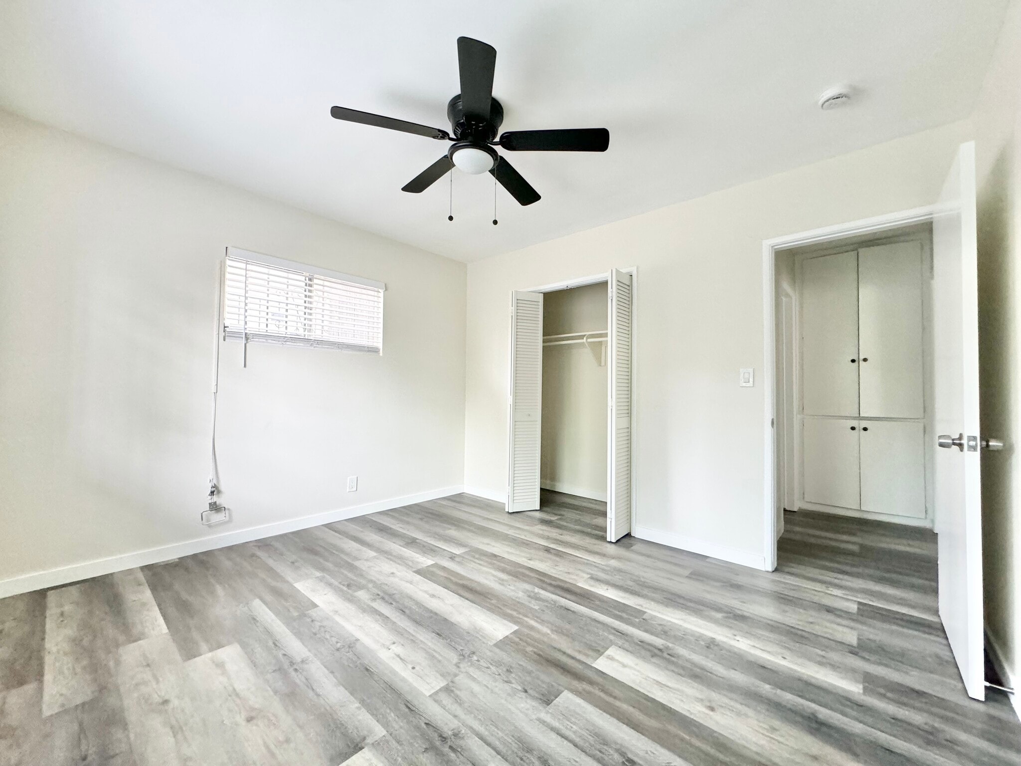 Building Photo - 1010 N Orange Grove Ave