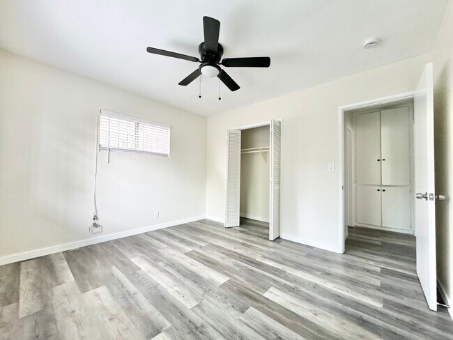 Building Photo - 1010 N Orange Grove Ave