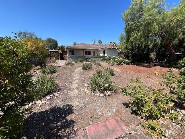 Building Photo - Large 6 bed 3 bath House on East Falls! Completely Renovated (2025)