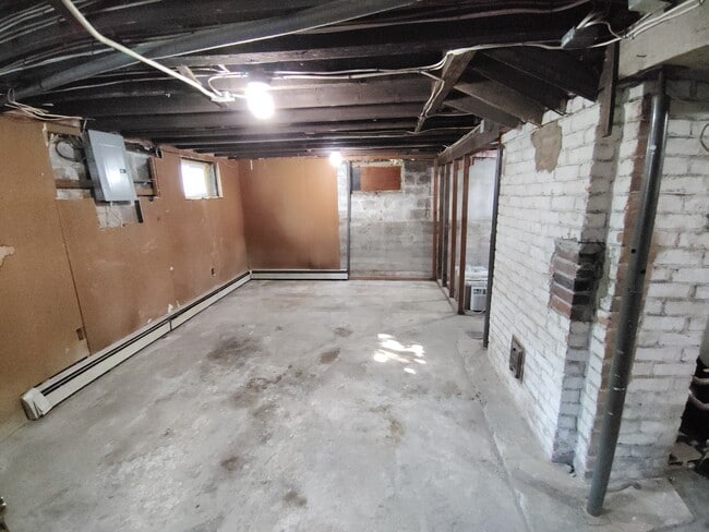 Building Photo - 162 Elmwood Ave