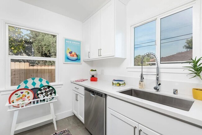 Building Photo - 4232 Verdugo Rd