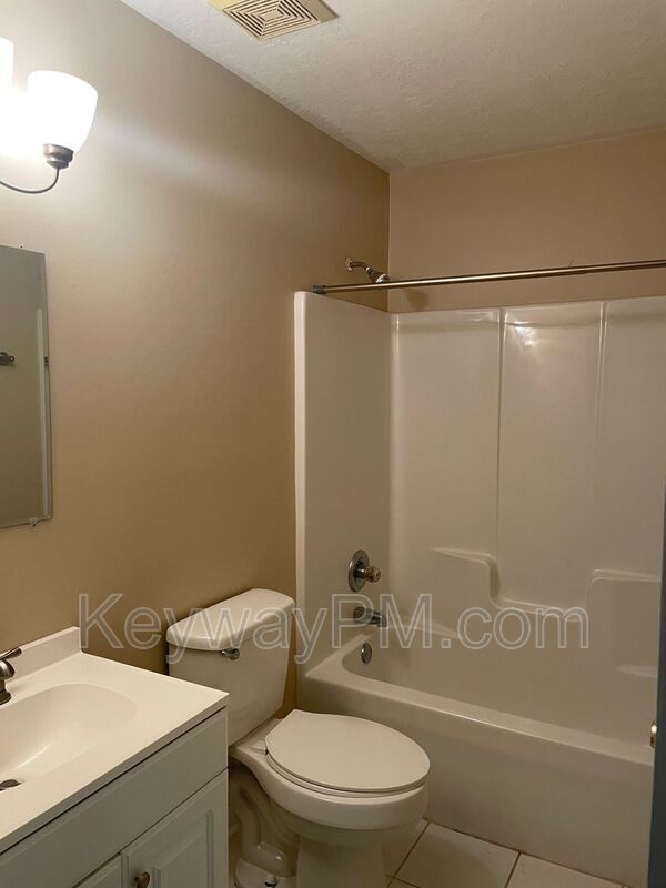 Building Photo - 221 Taylor Cir