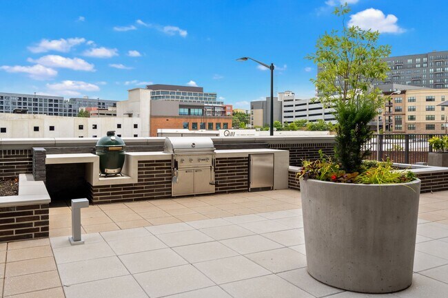 Building Photo - Premier Penthouse Suite at Seven 88 West Midtown-